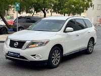 Used 2014 Nissan Pathfinder for sale in Dubai