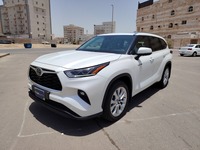 Used 2022 Toyota Highlander for sale in Jeddah