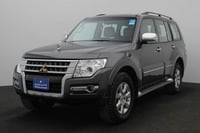 Used 2018 Mitsubishi Pajero for sale in Abu Dhabi