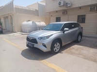 Used 2022 Toyota Highlander for sale in Riyadh