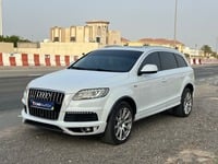 Used 2015 Audi Q7 for sale in Dubai