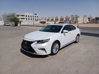 مستعمله 2016 لكزس ES350 للبيع فى الرياض