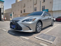 Used 2023 Lexus ES300 for sale in Riyadh