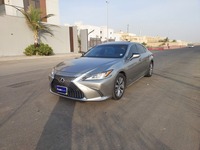 مستعمله 2019 لكزس ES350 للبيع فى جدة