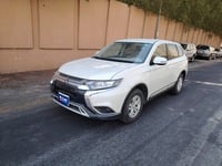 Used 2019 Mitsubishi Outlander for sale in Dammam