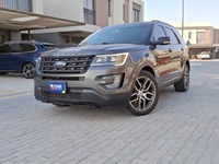 Used 2017 Ford Explorer for sale in Dubai