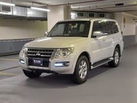 Used 2017 Mitsubishi Pajero for sale in Abu Dhabi