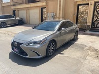 Used 2020 Lexus ES350 for sale in Riyadh