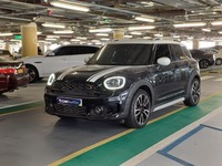 Used 2024 MINI Countryman for sale in Abu Dhabi