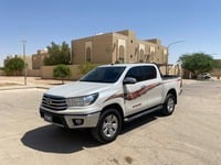 Used 2016 Toyota Hilux for sale in Riyadh