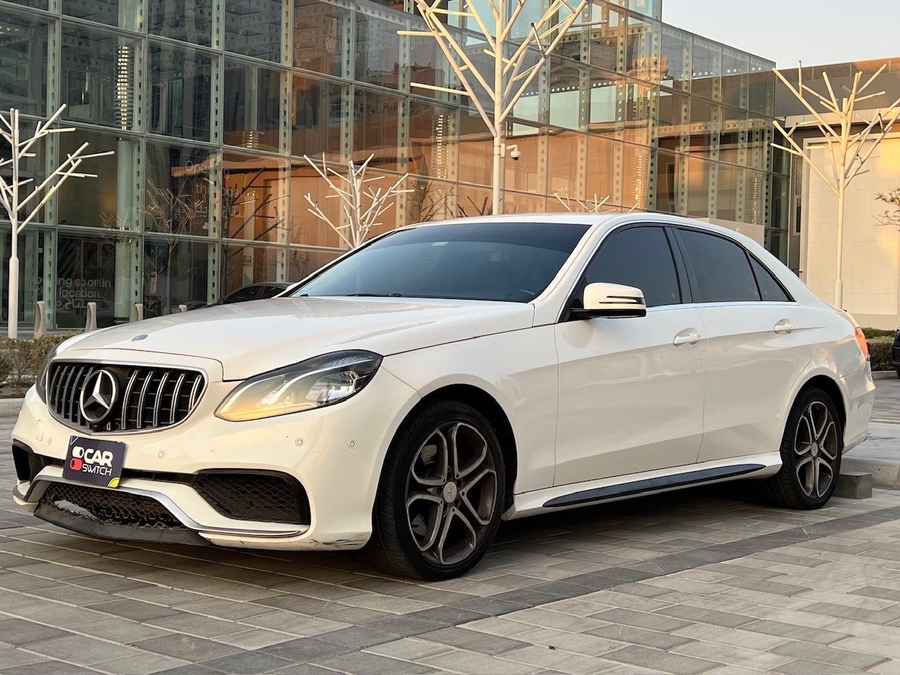 Used 2014 Mercedes E200 for sale in Dubai