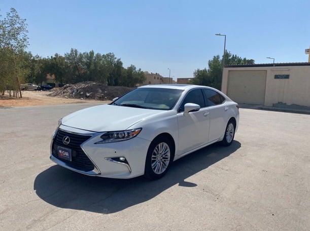 Used 2016 Lexus ES350 for sale in Riyadh