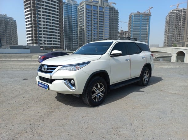 Used 2018 Toyota Fortuner for sale in Dubai