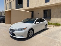 Used 2014 Lexus ES350 for sale in Riyadh