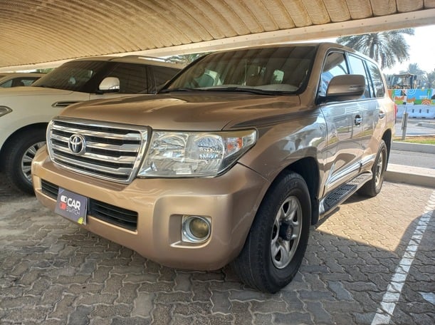 Used 2014 Toyota Land Cruiser for sale in Abu Dhabi