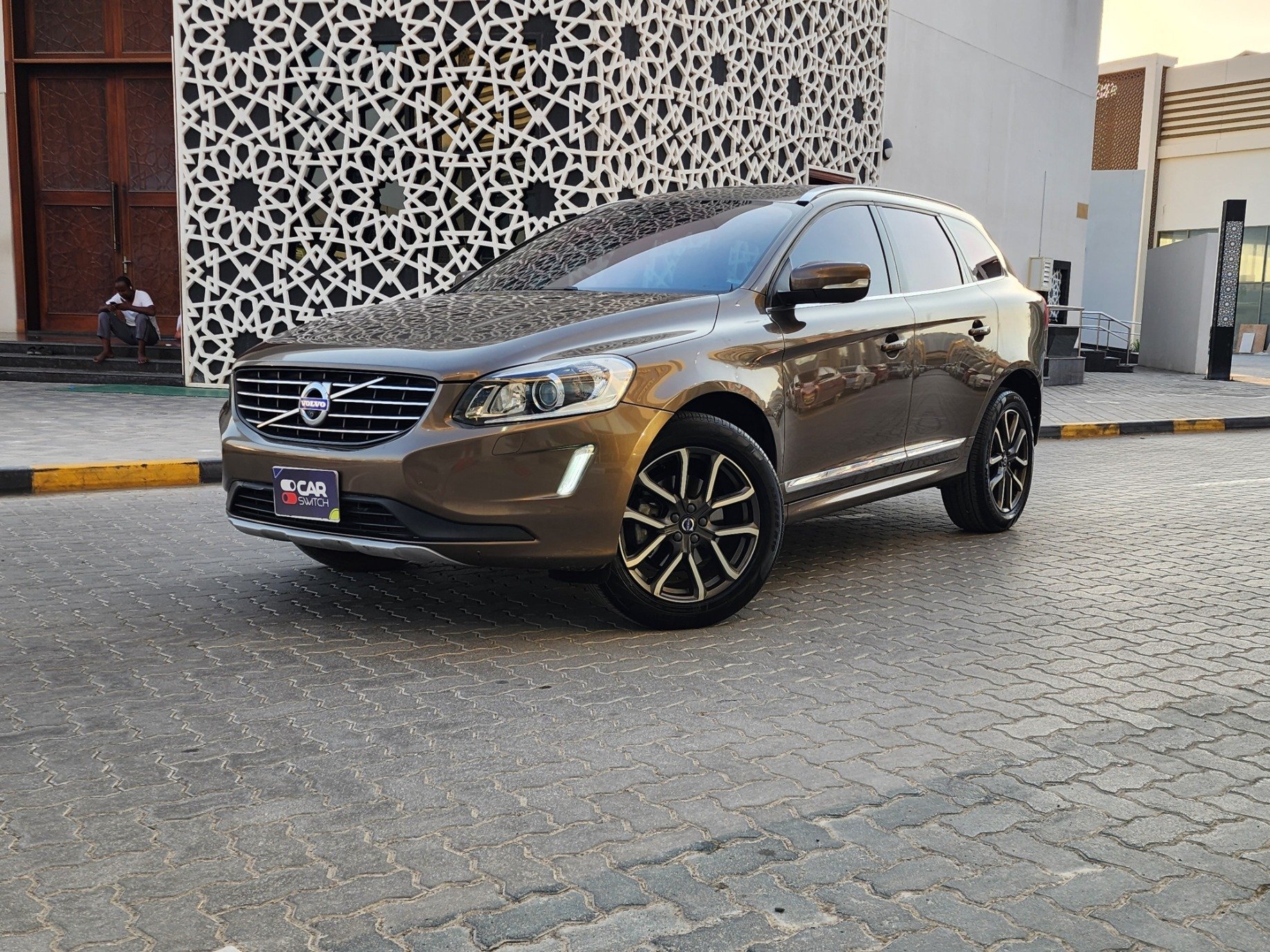 Used 2017 Volvo XC60 for sale in Dubai