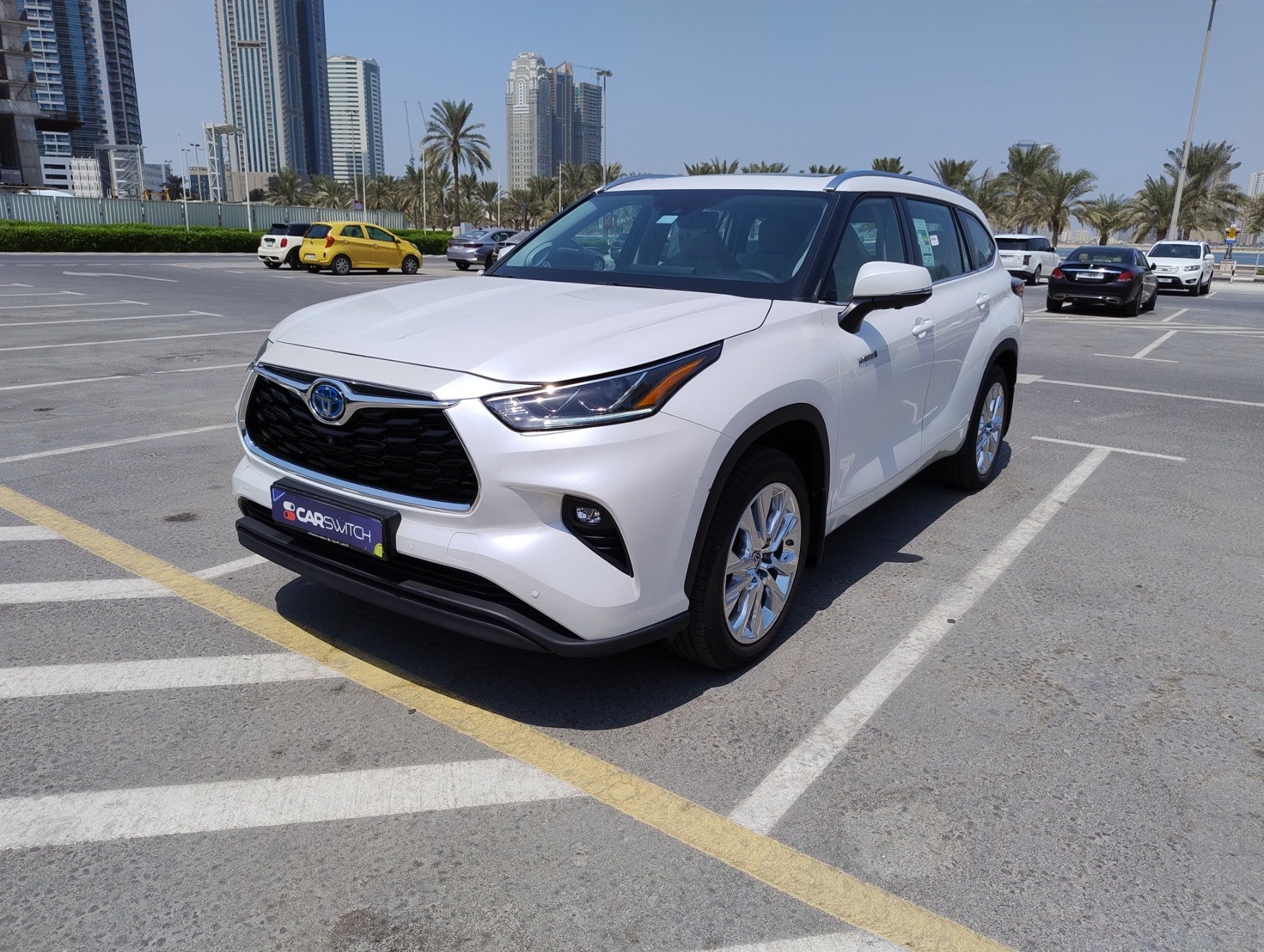 Used 2024 Toyota Highlander for sale in Sharjah