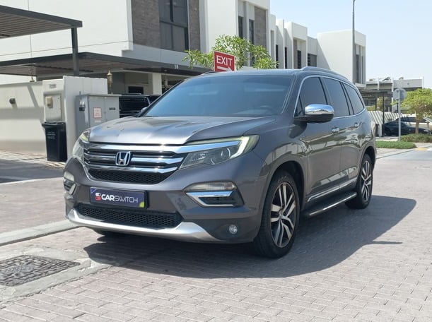 Used 2017 Honda Pilot for sale in Dubai