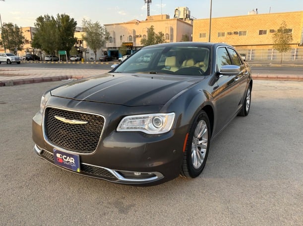 Used 2019 Chrysler 300 for sale in Riyadh