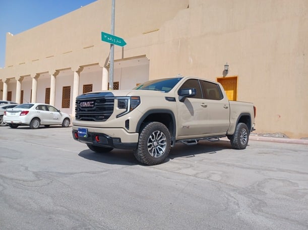 Used 2023 GMC Sierra for sale in Riyadh