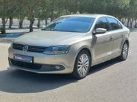 Used 2014 Volkswagen Jetta for sale in Abu Dhabi