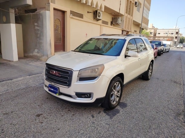 Used 2014 GMC Acadia for sale in Al Khobar