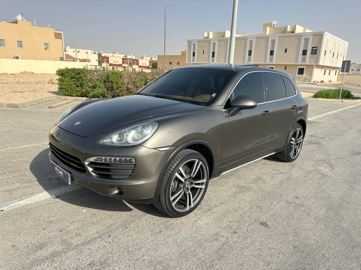 Used 2013 Porsche Cayenne for sale in Riyadh