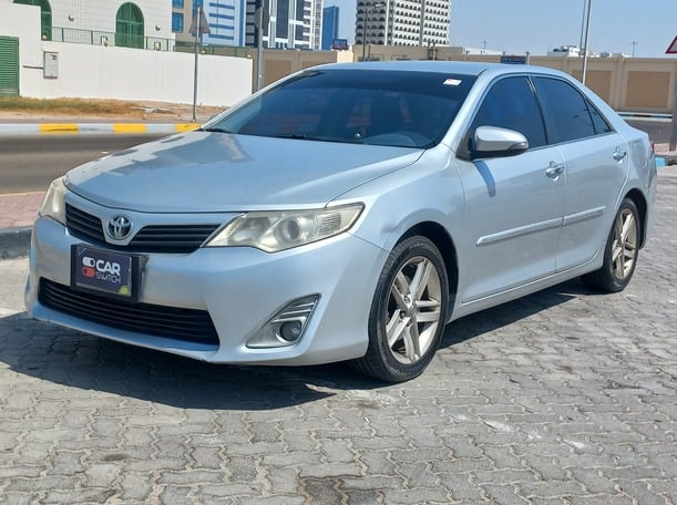 Used 2014 Toyota Camry for sale in Abu Dhabi