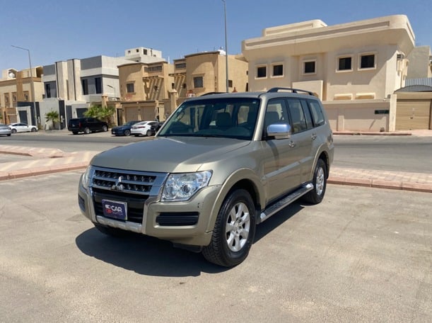 Used 2015 Mitsubishi Pajero for sale in Riyadh