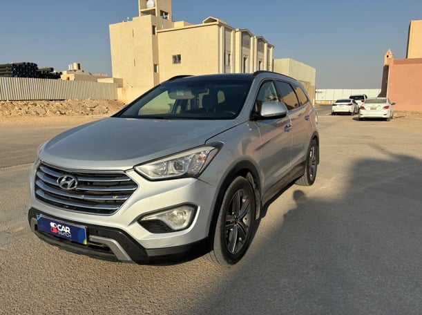 Used 2016 Hyundai Grand Santa Fe for sale in Riyadh