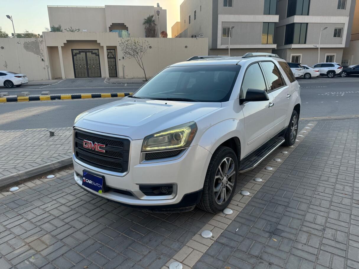 Used 2016 GMC Acadia for sale in Riyadh