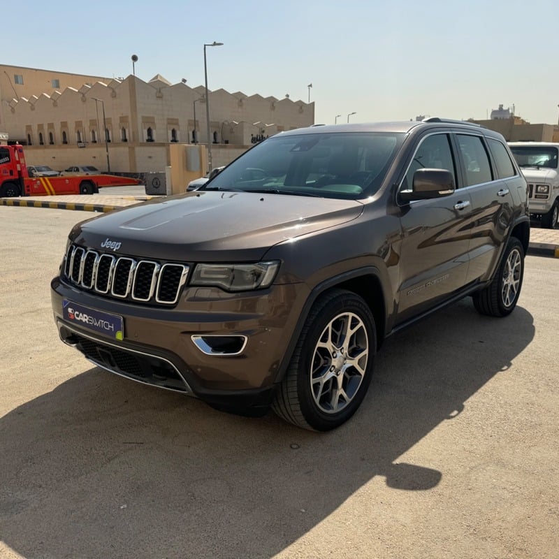 Used 2021 Jeep Grand Cherokee for sale in Riyadh