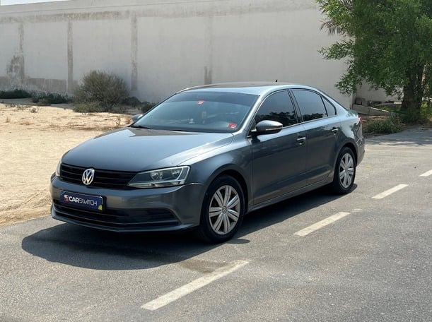 Used 2015 Volkswagen Jetta for sale in Dubai