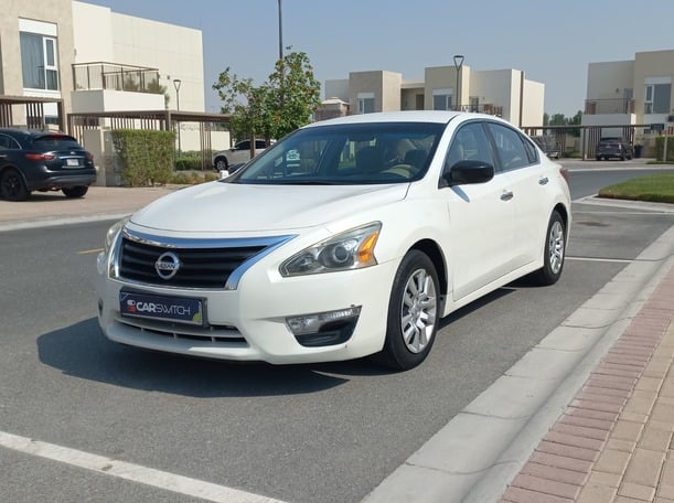 Used 2013 Nissan Altima for sale in Dubai