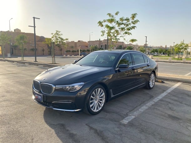 Used 2019 BMW 730 for sale in Riyadh