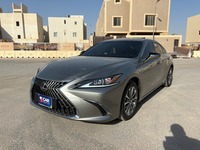 Used 2024 Lexus ES300 for sale in Riyadh