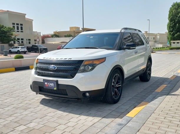 Used 2013 Ford Explorer for sale in Dubai