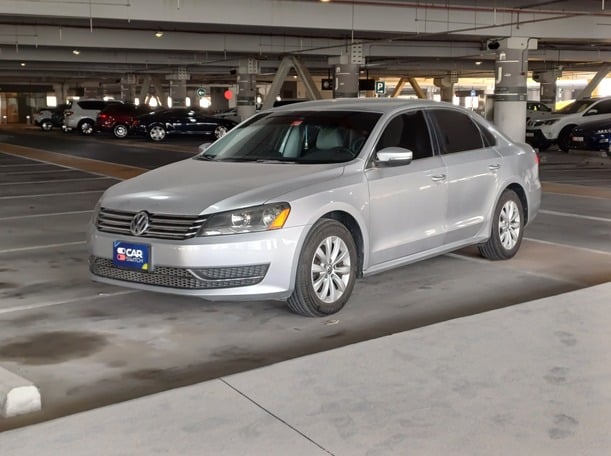 Used 2015 Volkswagen Passat for sale in Abu Dhabi