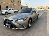 Used 2023 Lexus ES350 for sale in Riyadh