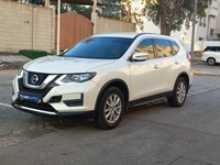 Used 2021 Nissan X-Trail for sale in Abu Dhabi