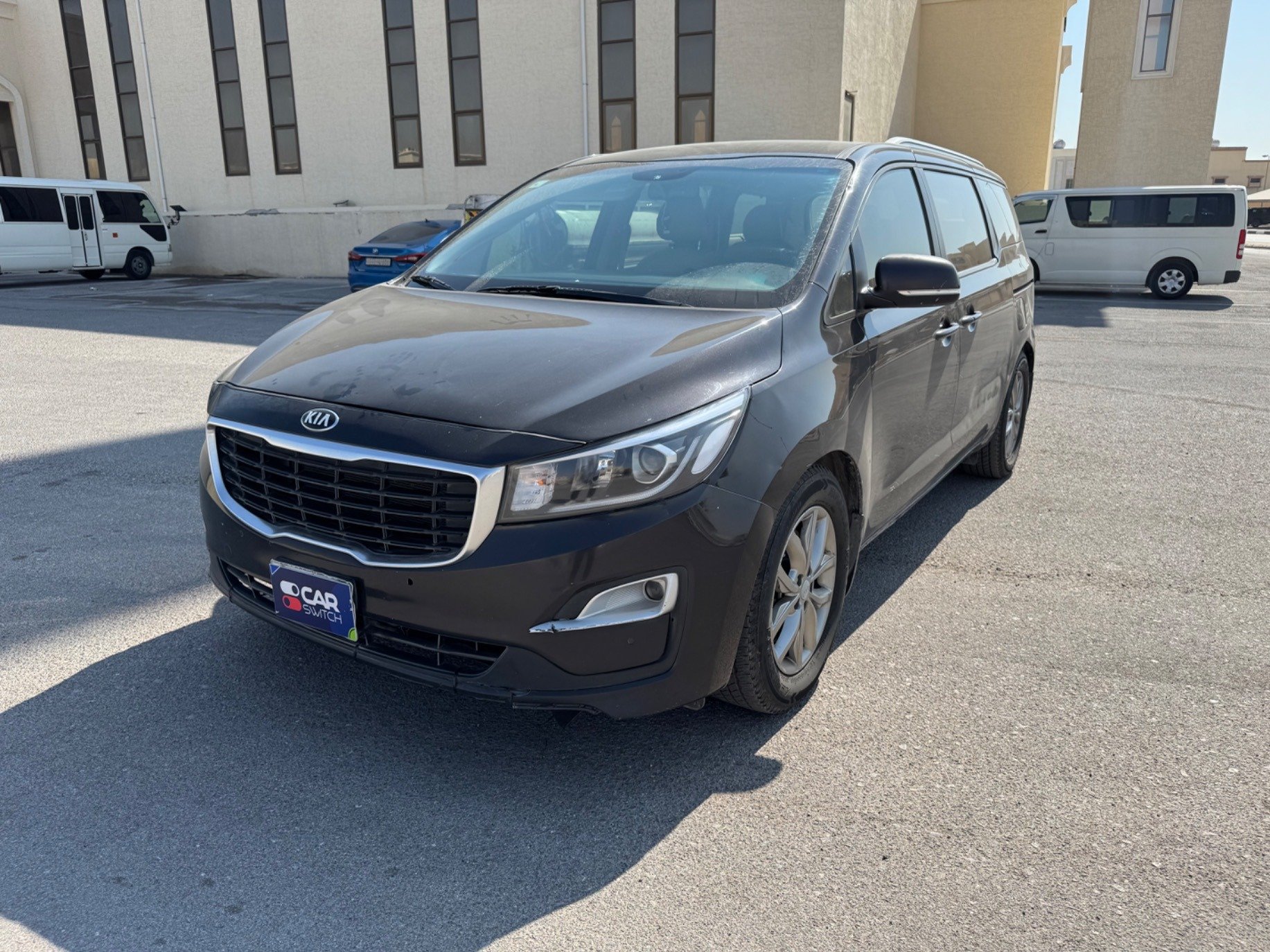 Used 2019 Kia Carnival for sale in Dammam