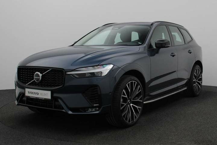 Used 2023 Volvo XC60 for sale in Dubai