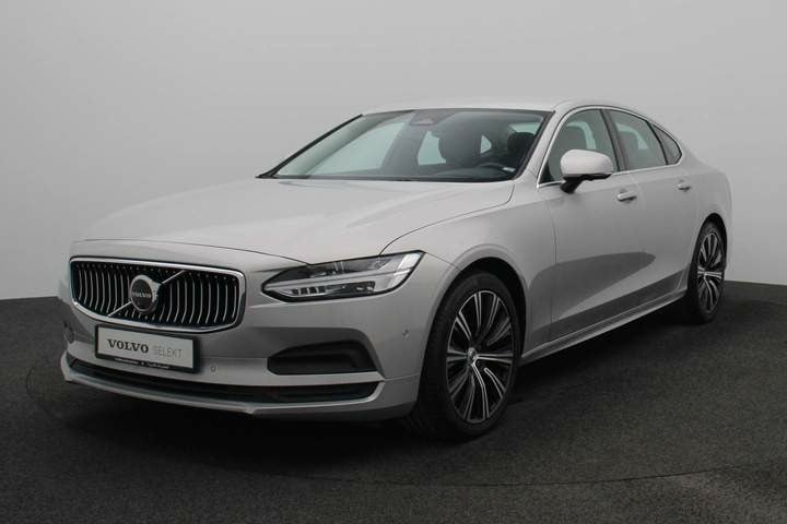 Used 2023 Volvo S90 for sale in Dubai