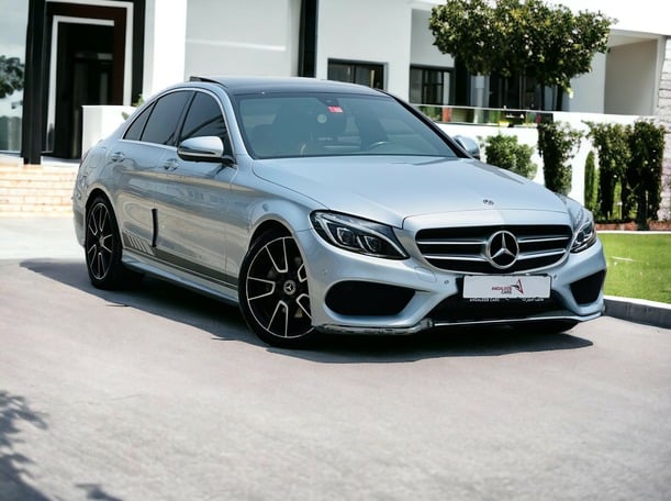 Used 2018 Mercedes C200 for sale in Dubai