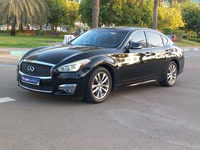 Used 2018 Infiniti Q70 for sale in Abu Dhabi