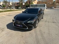 مستعمله 2019 لكزس ES350 للبيع فى الرياض