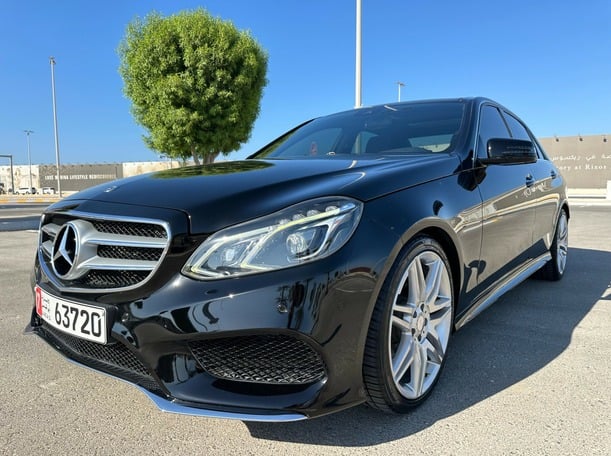 Used 2014 Mercedes E300 for sale in Abu Dhabi