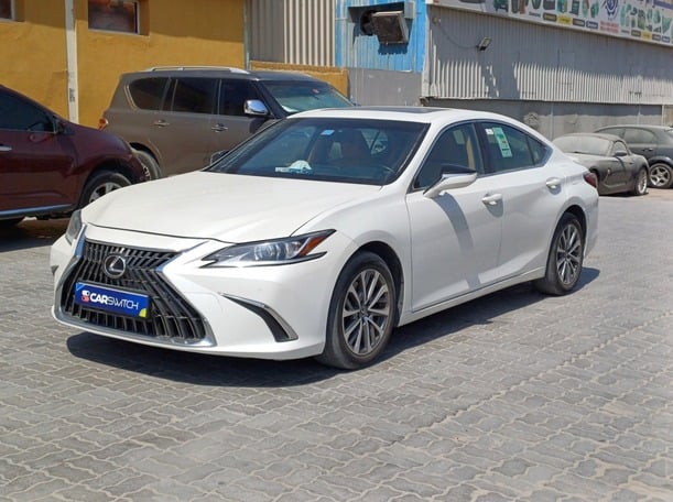 Used 2023 Lexus ES300h for sale in Dubai