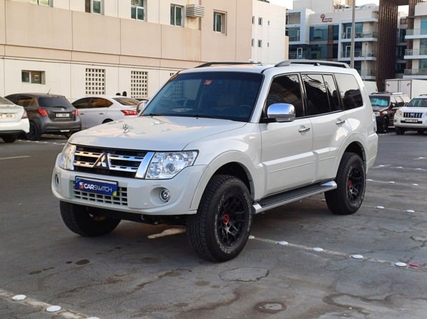 Used 2014 Mitsubishi Pajero for sale in Dubai