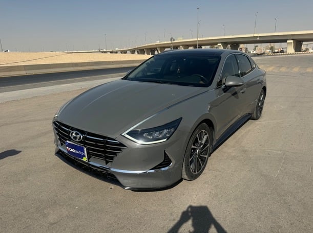 Used 2020 Hyundai Sonata for sale in Riyadh